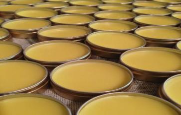 DIY Skincare 101: Lip balm + Lip Scrub