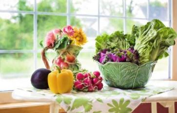 The Supermarket Gardener part 5:  Growing Food From scraps: 21 Foods You Can Grow From Garbage