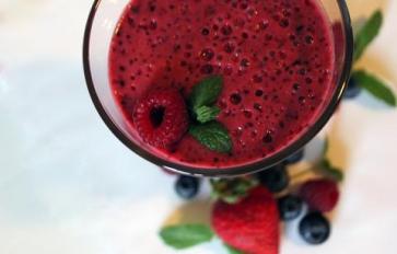 Raspberry Smoothie Recipe: Mood Support and Brain Food