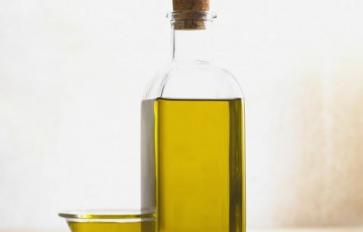 Canola Oil: The Origins & Uses of Rapeseed Oil