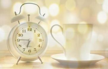 4 Tips To Make Waking Up Earlier Easier