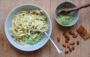 Meatless Monday: Pasta With Light & Creamy Whipped Pea Ricotta Sauce