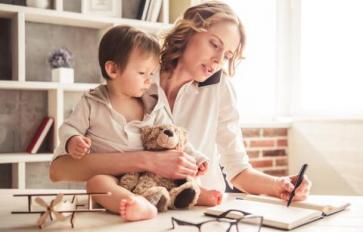 The Conflict Between Motherhood & Career