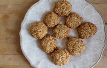 4-Ingredient Healthy Peanut Butter Macaroons