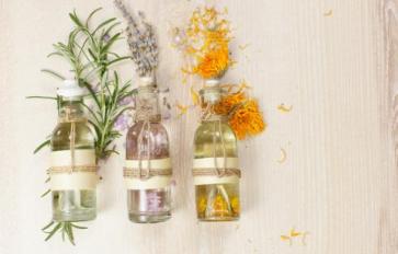 Essential Oil Essentials: Sunny, Natural Perfume Blends For Spring Scents