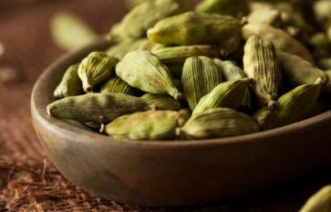 Essential Oils For Consciousness: Empowerment Through Personal Responsibility With Cardamom