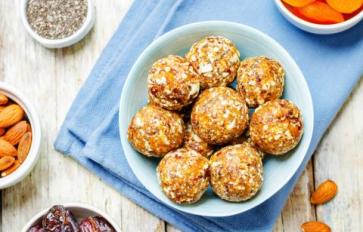 Simple, Raw Energy Ball Recipes With 5 Ingredients Or Fewer